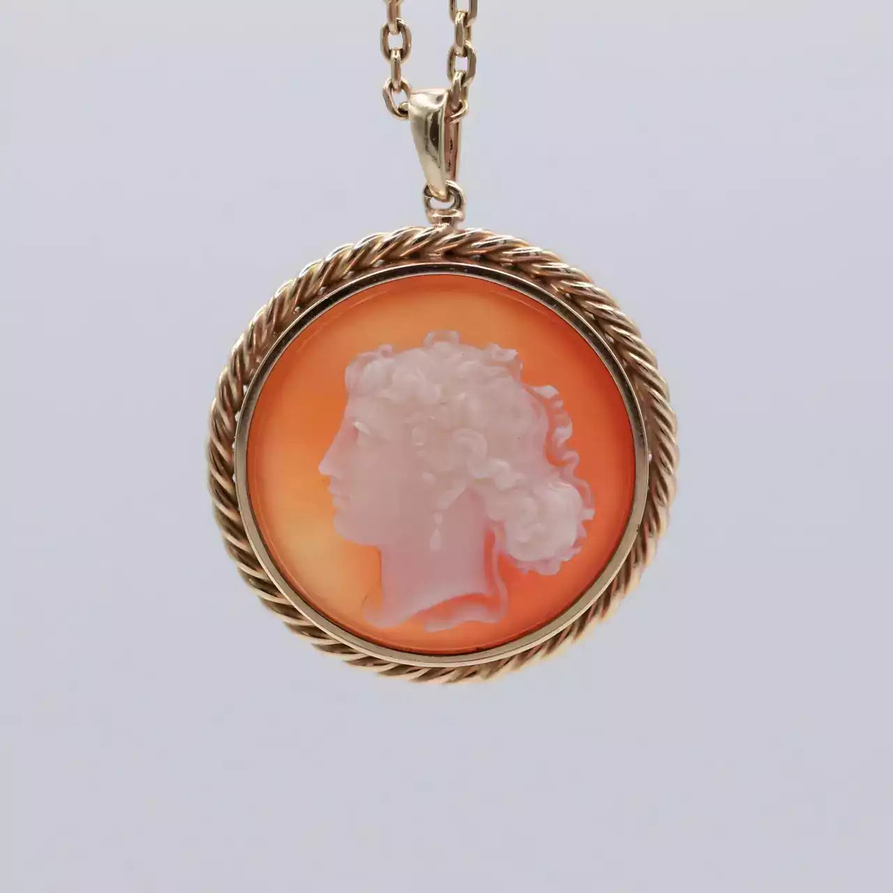 Twisted pendant - Anitque cameo